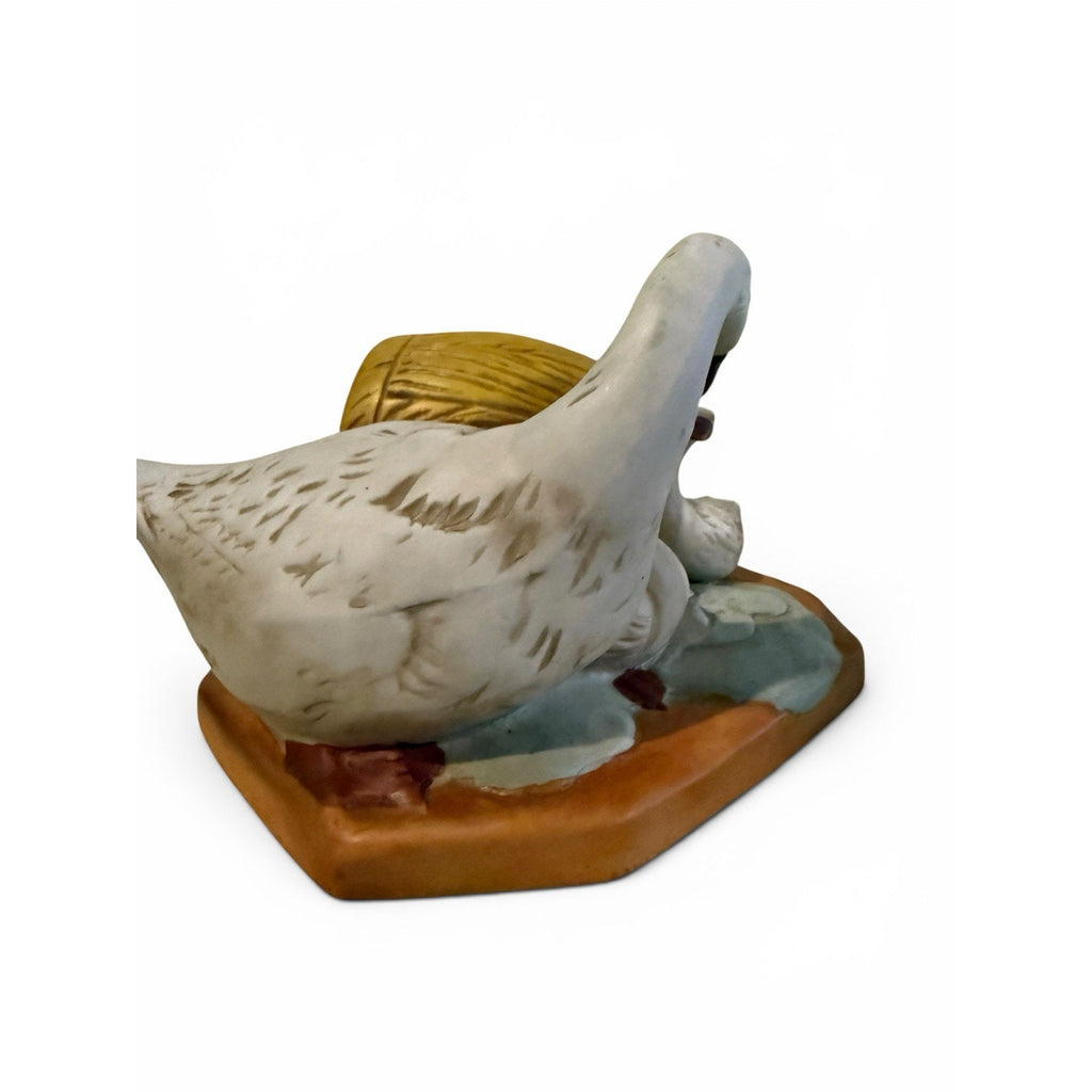 Vtg Porcelain Ducks Ducklings Geese Goslings Figurine with Hay Taiwan- Homco