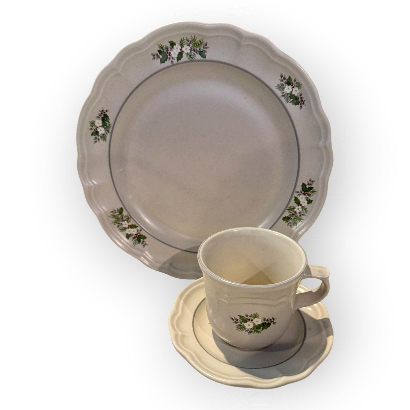 Old stock Pfaltzgraff CHRISTMAS HEIRLOOM 3 Piece Place Setting