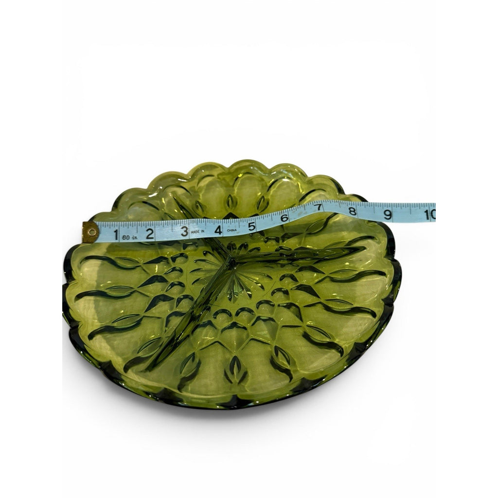 Vtg Anchor Hocking Fairfield Divided Relish Dish Avocado Green Scallop Edge 8"