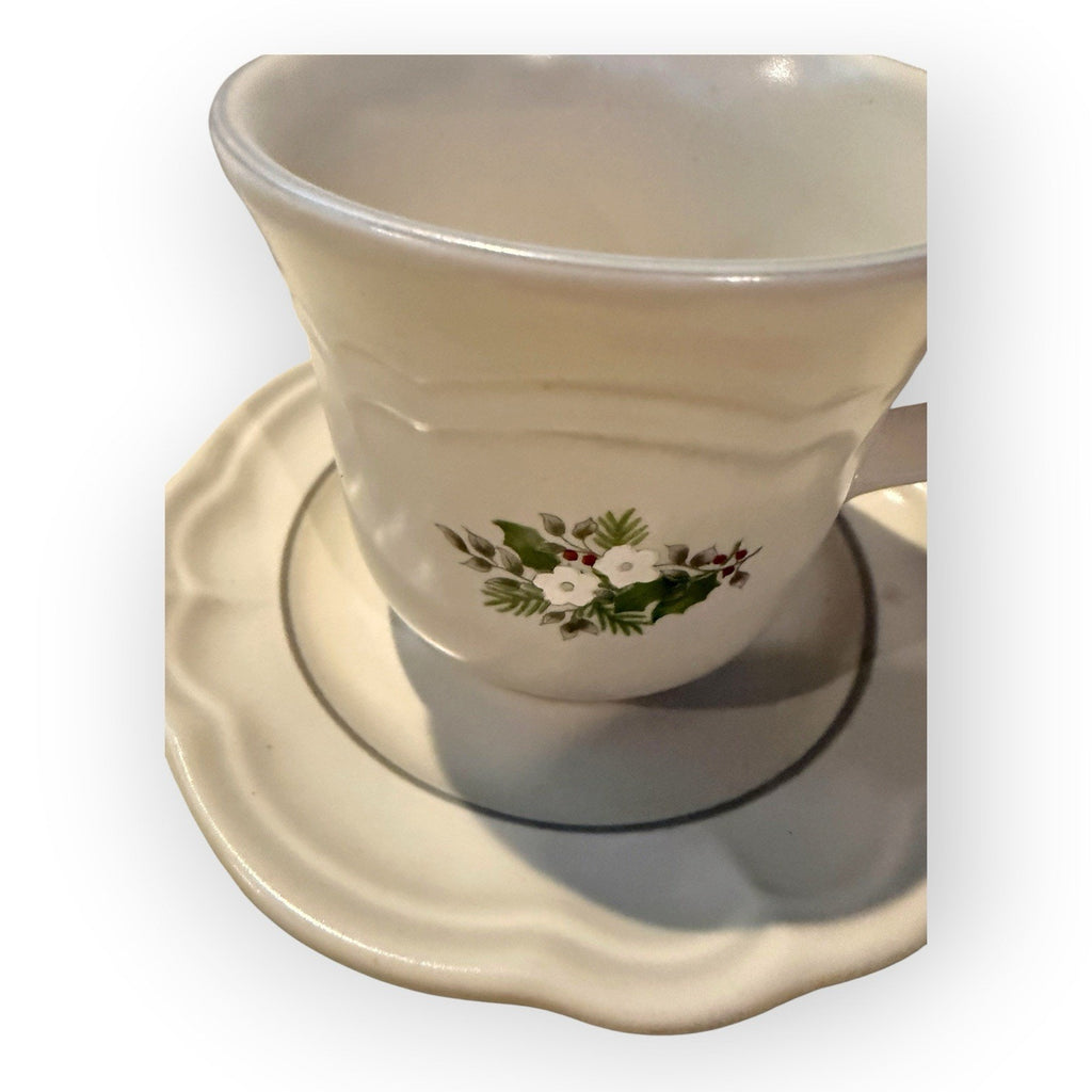 Old stock Pfaltzgraff CHRISTMAS HEIRLOOM 3 Piece Place Setting