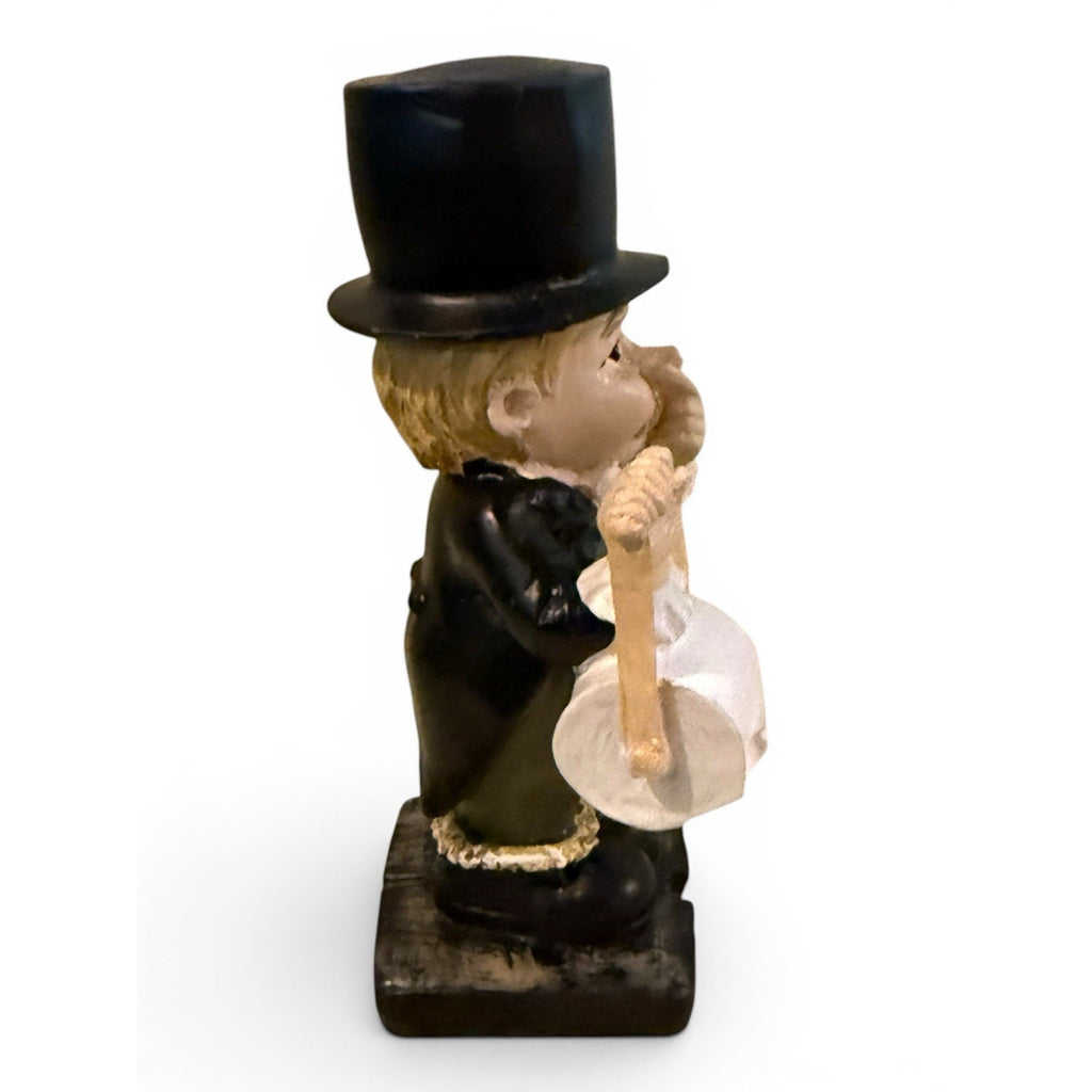 Toilet Butler Statue Resins Housekeeper Holding Nose Figure Funny Bathroom