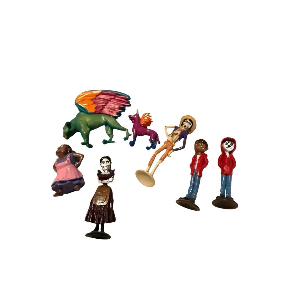 NIB Disney Parks Coco Deluxe Figurine Figure 8 pieces Play Toy Set Playset