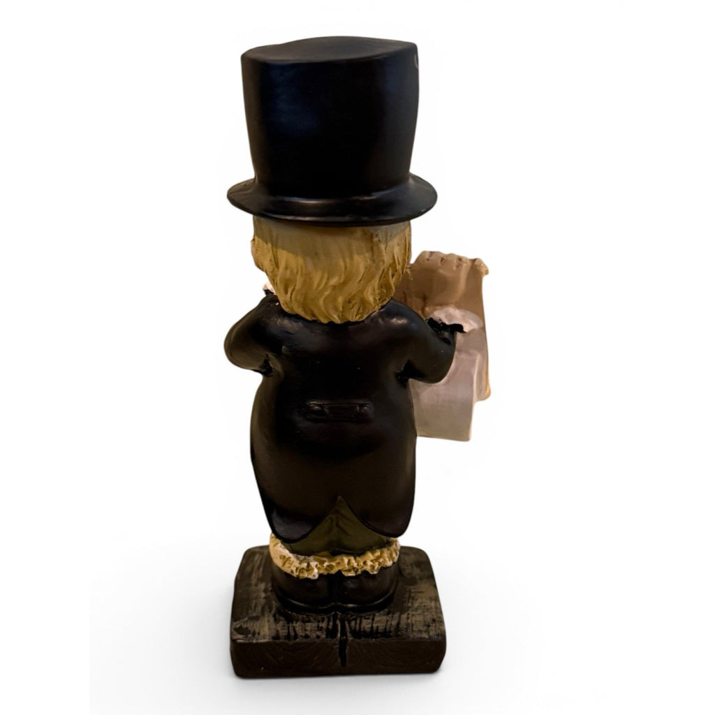 Toilet Butler Statue Resins Housekeeper Holding Nose Figure Funny Bathroom