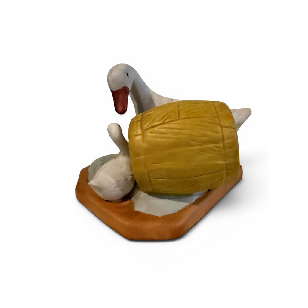 Vtg Porcelain Ducks Ducklings Geese Goslings Figurine with Hay Taiwan- Homco
